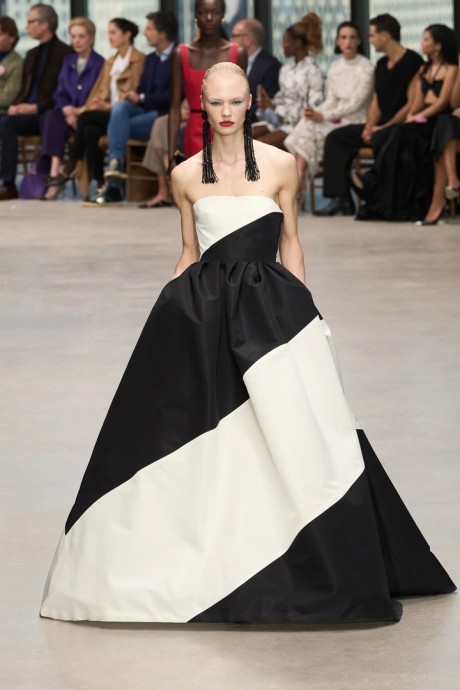 Обзор коллекции Carolina Herrera Fall 2024 Ready-to-Wear Обзор коллекции Carolina Herrera Fall 2024 Ready-to-Wear