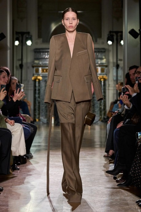 Обзор коллекции Victoria Beckham Fall 2024 Ready-to-Wear Обзор коллекции Victoria Beckham Fall 2024 Ready-to-Wear
