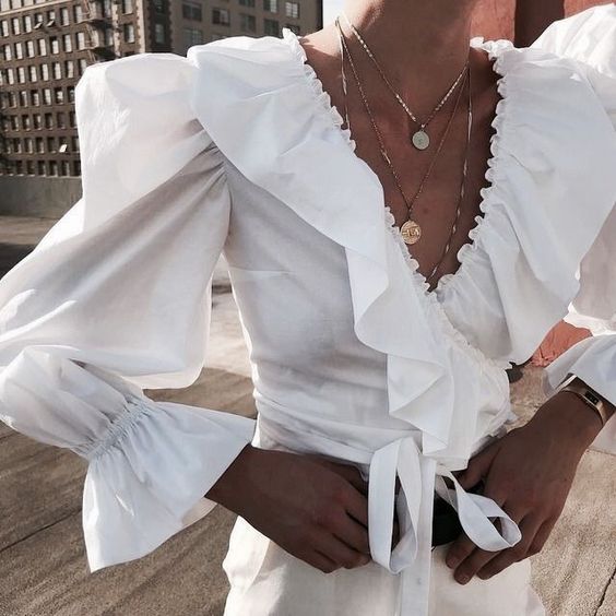 Белая блузка + украшения