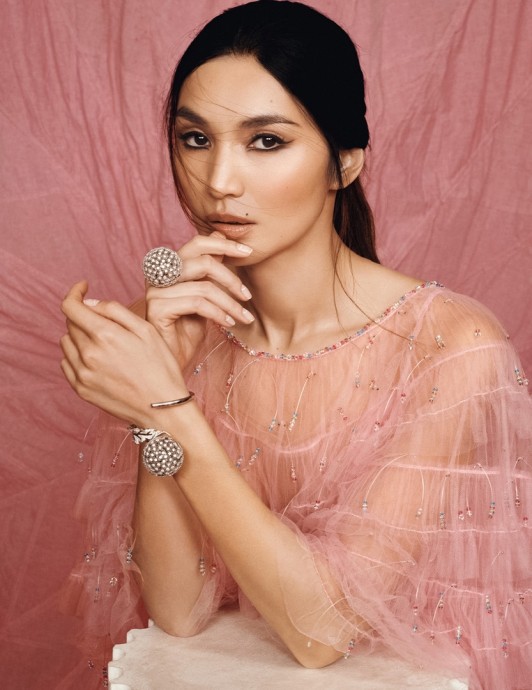 Джемма Чан (Gemma Chan) в фотосессии для журнала Vogue Singapore