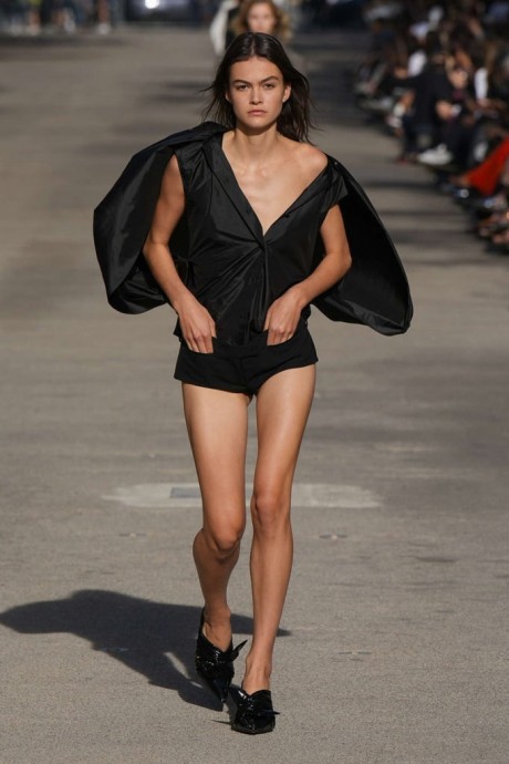 Коллекция Stella Mccartney Ready-To-Wear Весна-Лето 2024 Коллекция Stella Mccartney Ready-To-Wear Весна-Лето 2024