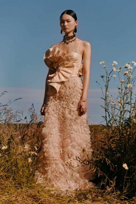 Модели коллекции Alexander McQueen Resort