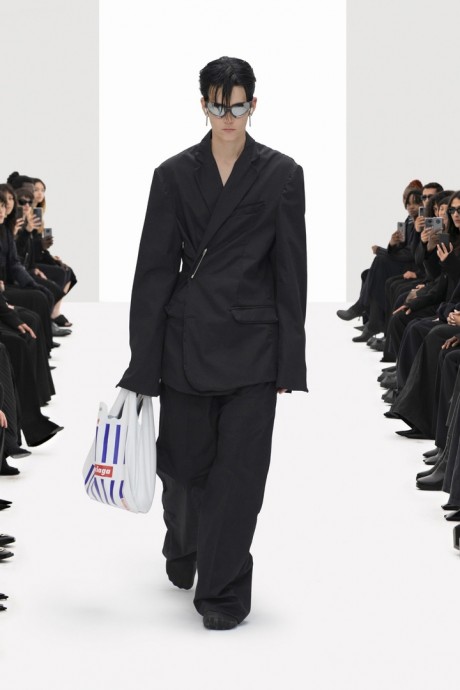 Balenciaga Ready-To-Wear Весна-Лето 2022