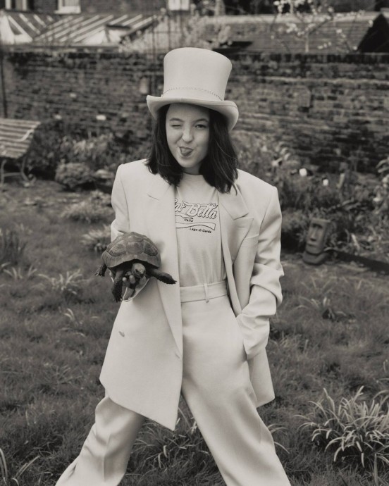 Белла Рэмси (Bella Ramsey) в фотосессии для журнала Vanity Fair (2023) Белла Рэмси (Bella Ramsey) в фотосессии для журнала Vanity Fair (2023)