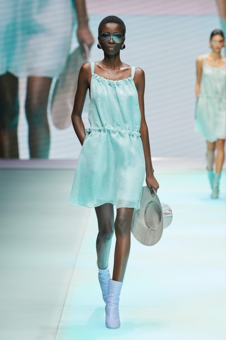 Коллекция Emporio Armani Ready-To-Wear Весна-Лето 2022 Коллекция Emporio Armani Ready-To-Wear Весна-Лето 2022