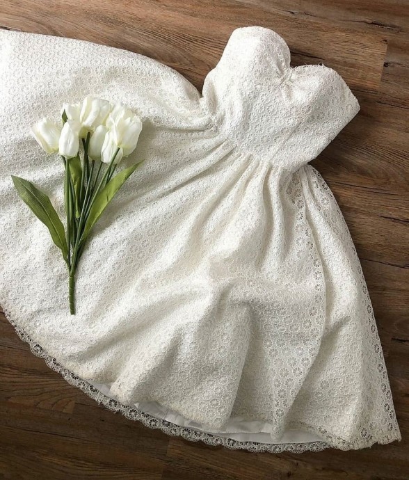 Короткие белые платья – отличная альтернатива для свадебного наряда