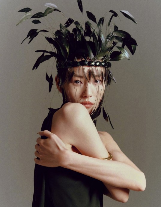 Модель Liu Wen в объективе фотографа Trunk Xu для ELLE Китай за март 2025 Модель Liu Wen в объективе фотографа Trunk Xu для ELLE Китай за март 2025