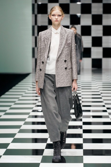 Коллекция Emporio Armani Ready-To-Wear Осень-Зима 2022/2023