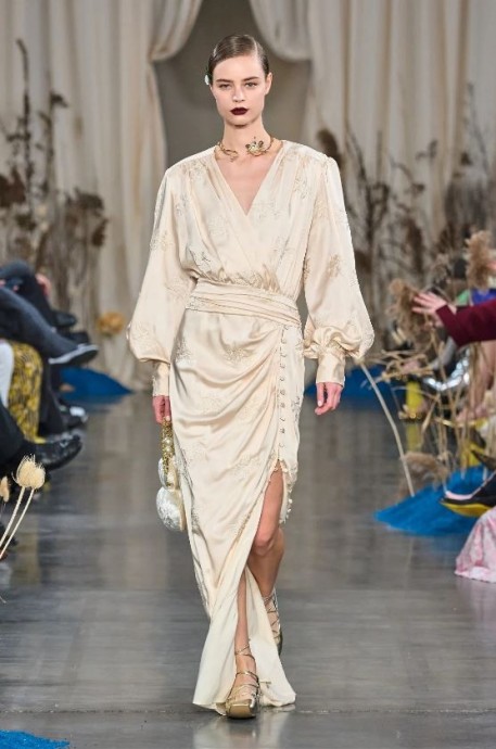 Коллекция Sarawong Ready-To-Wear Fall/Winter 2024 Milan Коллекция Sarawong Ready-To-Wear Fall/Winter 2024 Milan