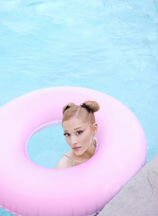Ариана Гранде (Ariana Grande) в фотосессии для журнала W Magazine (2025) Ариана Гранде (Ariana Grande) в фотосессии для журнала W Magazine (2025)