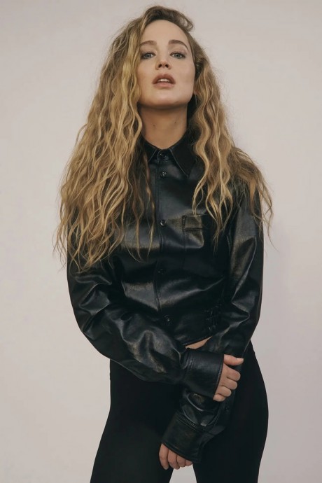 Дженнифер Лоуренс (Jennifer Lawrence) в фотосессии для журнала Interview (2023) Дженнифер Лоуренс (Jennifer Lawrence) в фотосессии для журнала Interview (2023)