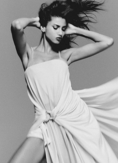 Имаан Хаммам (Imaan Hammam) в фотосессии для журнала Elle US (2023) Имаан Хаммам (Imaan Hammam) в фотосессии для журнала Elle US (2023)