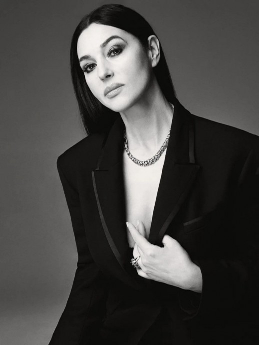 Моника Беллуччи (Monica Bellucci) в фотосессии для журнала Harper’s Bazaar Russia