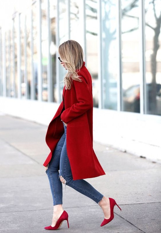 Красное пальто - для уверенных в себе женщин