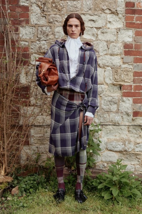 Обзор коллекции Vivienne Westwood Fall 2024 Ready-to-Wear Обзор коллекции Vivienne Westwood Fall 2024 Ready-to-Wear