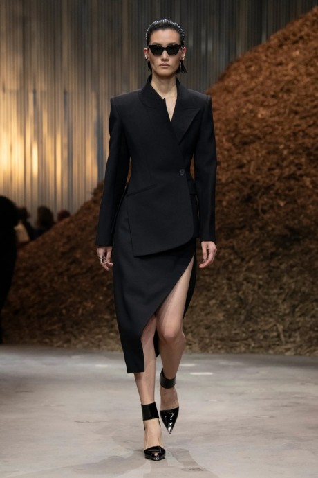 Коллекция Alexander McQueen Ready-To-Wear Осень-Зима 2022/2023 Коллекция Alexander McQueen Ready-To-Wear Осень-Зима 2022/2023
