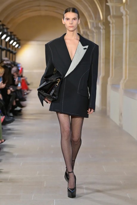 Коллекция Victoria Beckham Ready-To-Wear Осень-Зима 2023-2024 Коллекция Victoria Beckham Ready-To-Wear Осень-Зима 2023-2024