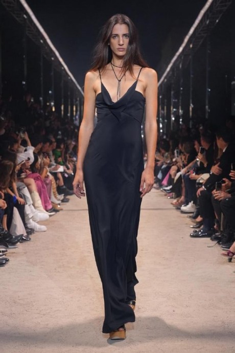 Коллекция Isabel Marant Ready-To-Wear Весна-Лето 2024 Коллекция Isabel Marant Ready-To-Wear Весна-Лето 2024