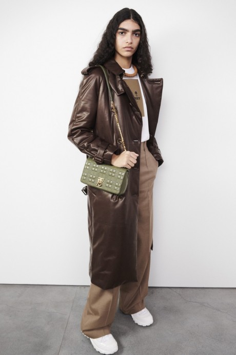 Коллекция Burberry Pre-Fall Осень-Зима 2022/2023