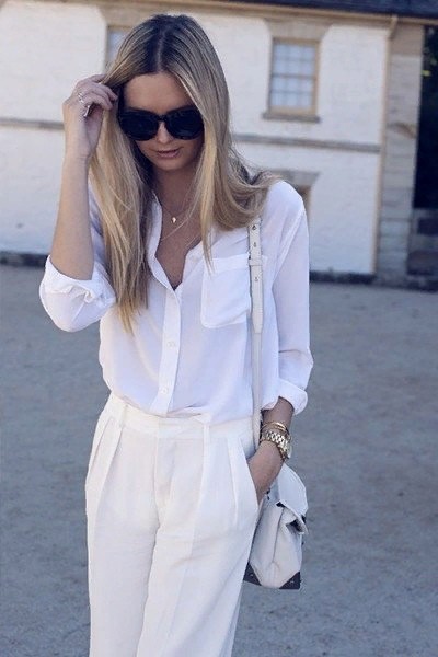 Элегантные белые блузки и рубашки в стильных сочетаниях