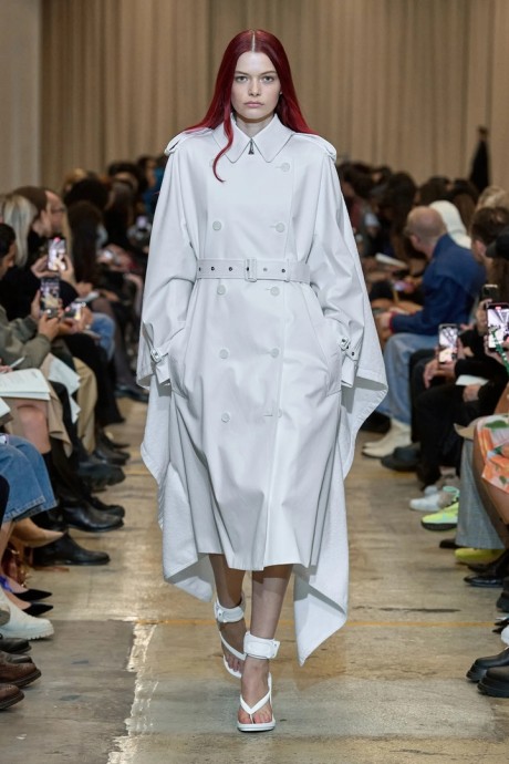 Коллекция Burberry Ready-To-Wear Весна-Лето 2023