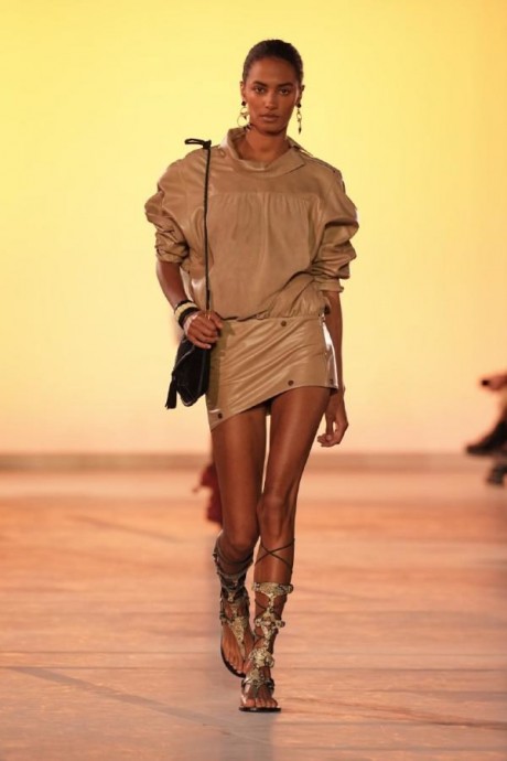 Коллекция Isabel Marant Ready-To-Wear Весна-Лето 2025 Коллекция Isabel Marant Ready-To-Wear Весна-Лето 2025