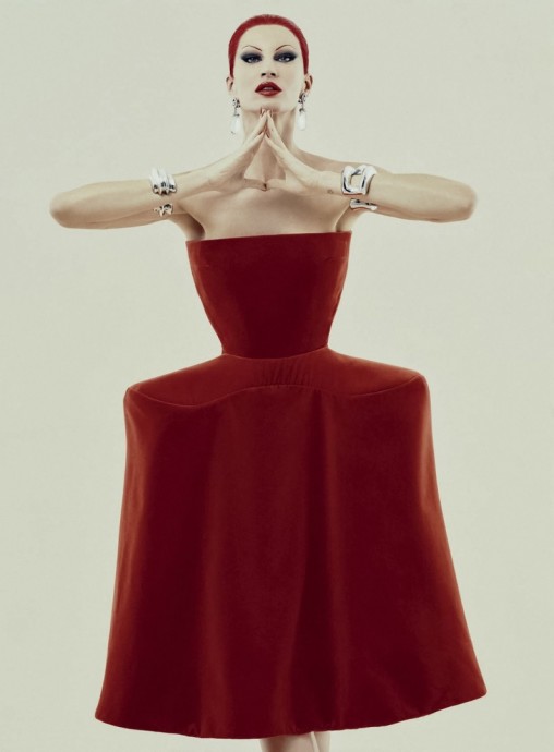 Жизель Бундхен стала геpoиней мартовского номeра Vogue Italia