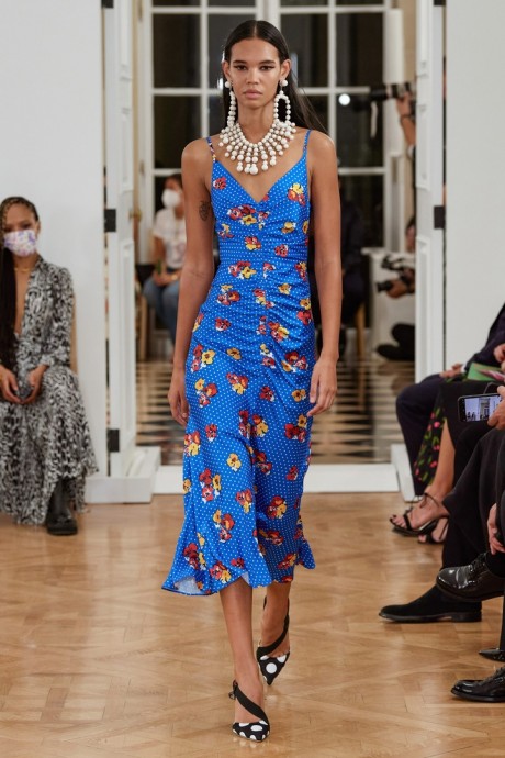 Коллекция Carolina Herrera Ready-To-Wear Весна-Лето 2022 Коллекция Carolina Herrera Ready-To-Wear Весна-Лето 2022