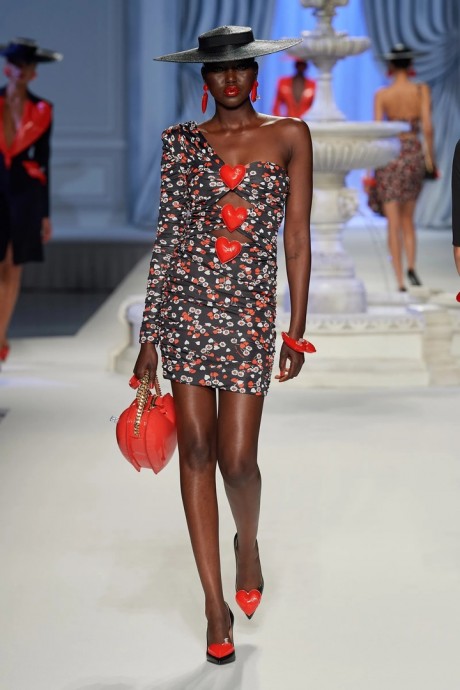 Коллекция Moschino Ready-To-Wear Весна-Лето 2023