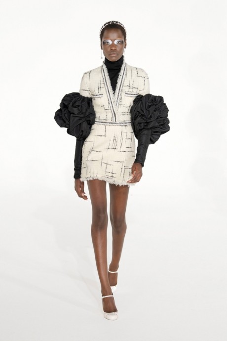 Коллекция Giambattista Valli Ready-To-Wear Осень-Зима 2021/2022 Коллекция Giambattista Valli Ready-To-Wear Осень-Зима 2021/2022