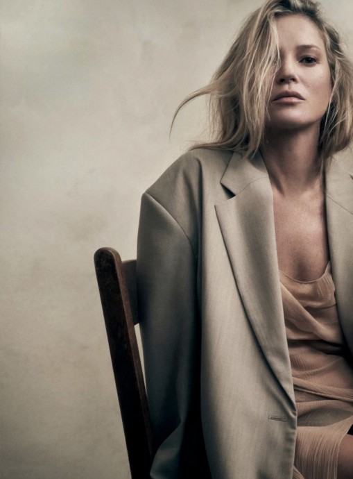 Кейт Мосс (Kate Moss) в фотосессии для журнала Vogue (2024) Кейт Мосс (Kate Moss) в фотосессии для журнала Vogue (2024)
