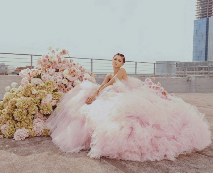 Зендея (Zendaya) в фотосессии для журнала ELLE Canada (2023) Зендея (Zendaya) в фотосессии для журнала ELLE Canada (2023)