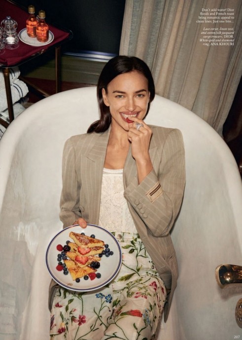 Ирина Шейк (Irina Shayk) в фотосессии для журнала British Vogue (2023) Ирина Шейк (Irina Shayk) в фотосессии для журнала British Vogue (2023)