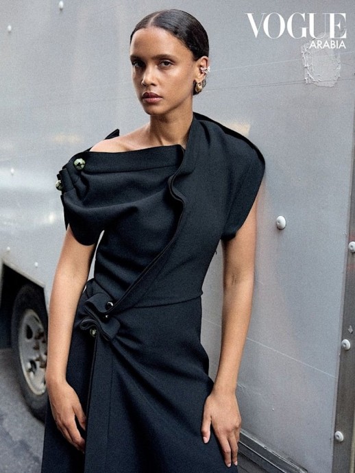 Malaika Holmen в съёмке 'Modern Lady' от David Roemer для Vogue Arabia за сентябрь 2024 Malaika Holmen в съёмке 'Modern Lady' от David Roemer для Vogue Arabia за сентябрь 2024