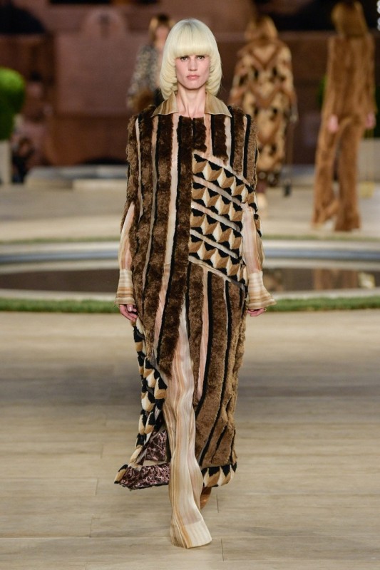 Модели коллекции Fendi Couture