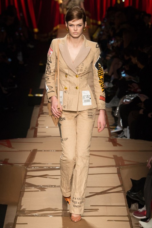 Модели коллекции Moschino Модели коллекции Moschino