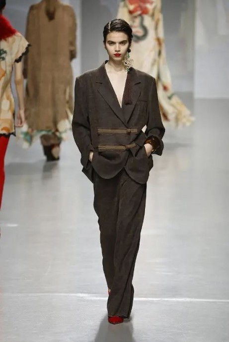 Коллекция Vivienne Tam Ready-To-Wear Fall/Winter 2024 Paris Коллекция Vivienne Tam Ready-To-Wear Fall/Winter 2024 Paris