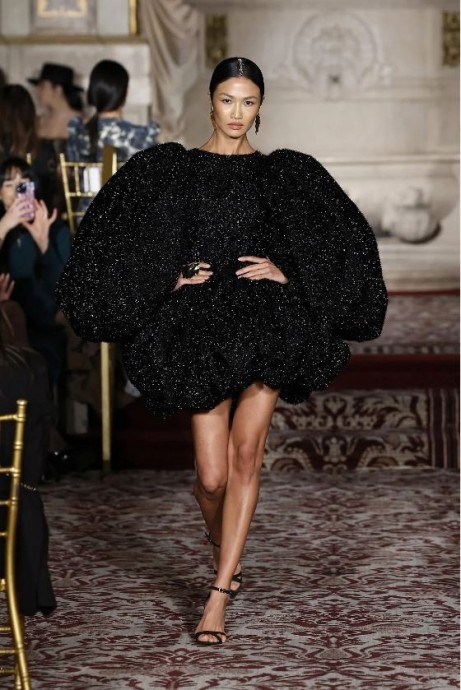 Christian Siriano Ready-To-Wear Fall/Winter 2024 New York Christian Siriano Ready-To-Wear Fall/Winter 2024 New York