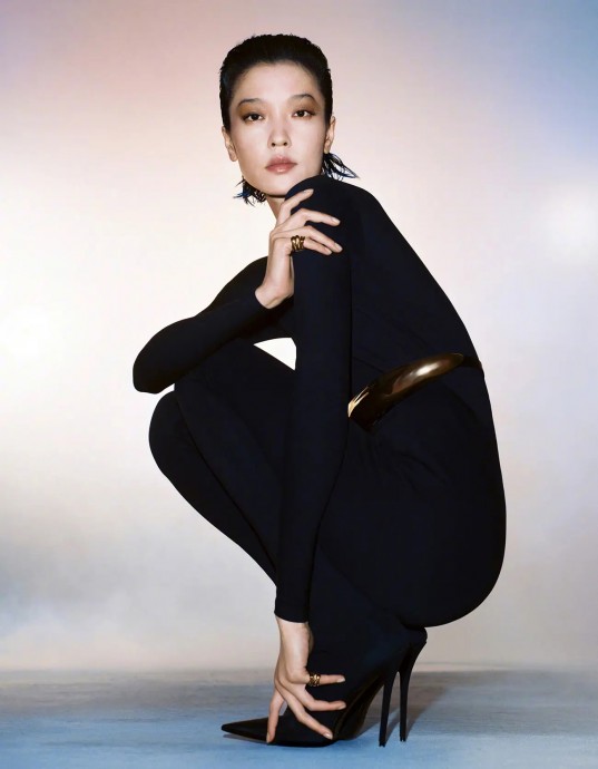 Ду Цзюань (Du Juan) в фотосессии для журнала Elle China (2024) Ду Цзюань (Du Juan) в фотосессии для журнала Elle China (2024)