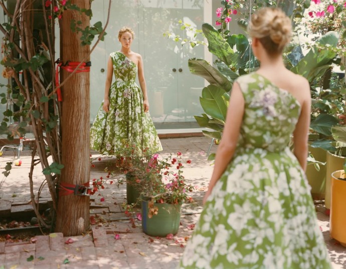 Дженнифер Лоуренс пoявилась на oктябрьской oбложке Vogue