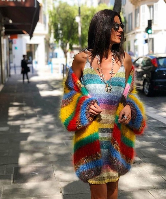 А вам нравится такие разноцветные свитера?