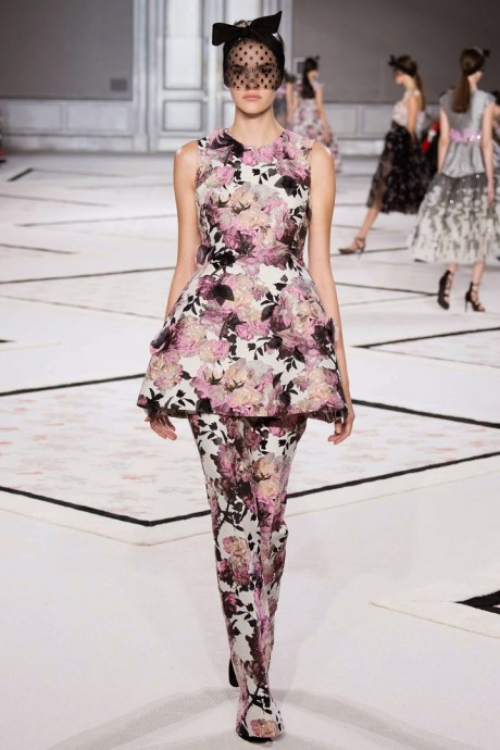 Модели коллекции Giambattista Valli Couture