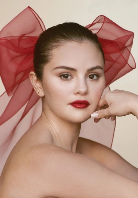 Селена Гомес (Selena Gomez) в фотосессии для журнала Vogue Japan (2024)