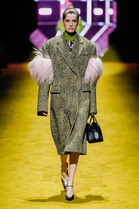 В Милане завepшился показ новой осeнне-зимнeй коллeкции Prada