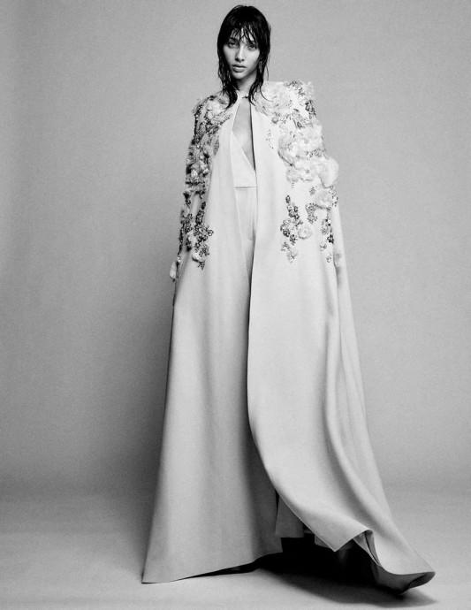 Ясмин Вейналдум (Yasmin Wijnaldum) появилась на страницах августовского выпуска Vogue Germany Ясмин Вейналдум (Yasmin Wijnaldum) появилась на страницах августовского выпуска Vogue Germany