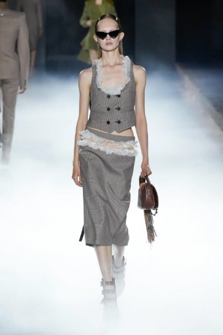 Коллекция Alexander McQueen Ready-To-Wear Весна-Лето 2025 Коллекция Alexander McQueen Ready-To-Wear Весна-Лето 2025