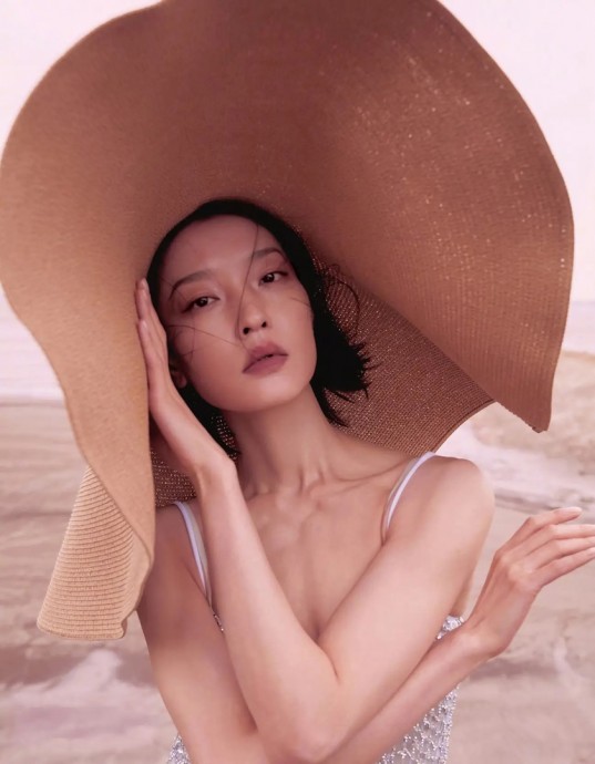 Ду Цзюань (Du Juan) в фотосессии для журнала Elle China (2023) Ду Цзюань (Du Juan) в фотосессии для журнала Elle China (2023)