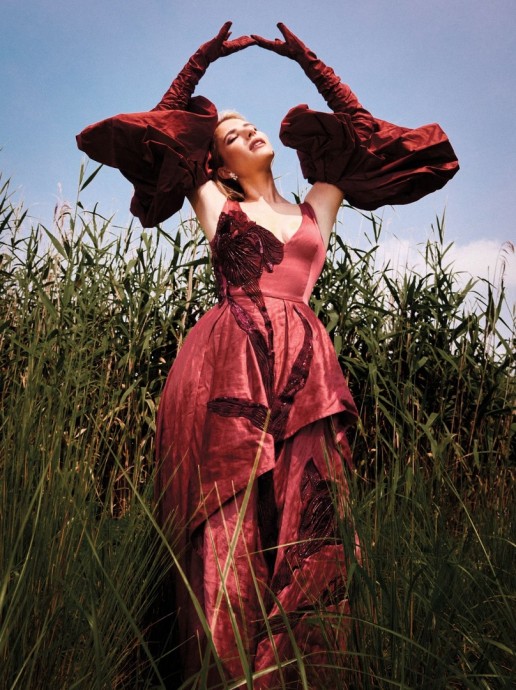 Эмма Робертс (Emma Roberts) в фотосессии для C Magazine (2023)