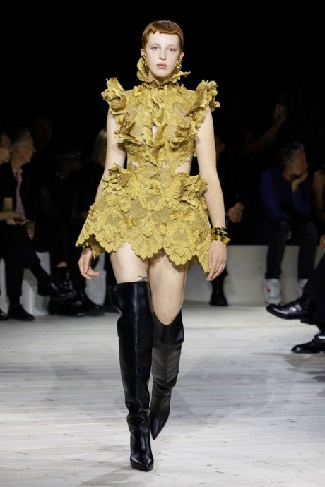 Коллекция Alexander McQueen Ready-To-Wear Весна-Лето 2024 Коллекция Alexander McQueen Ready-To-Wear Весна-Лето 2024