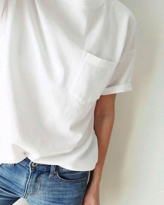 Белая футболка - мода в простоте
